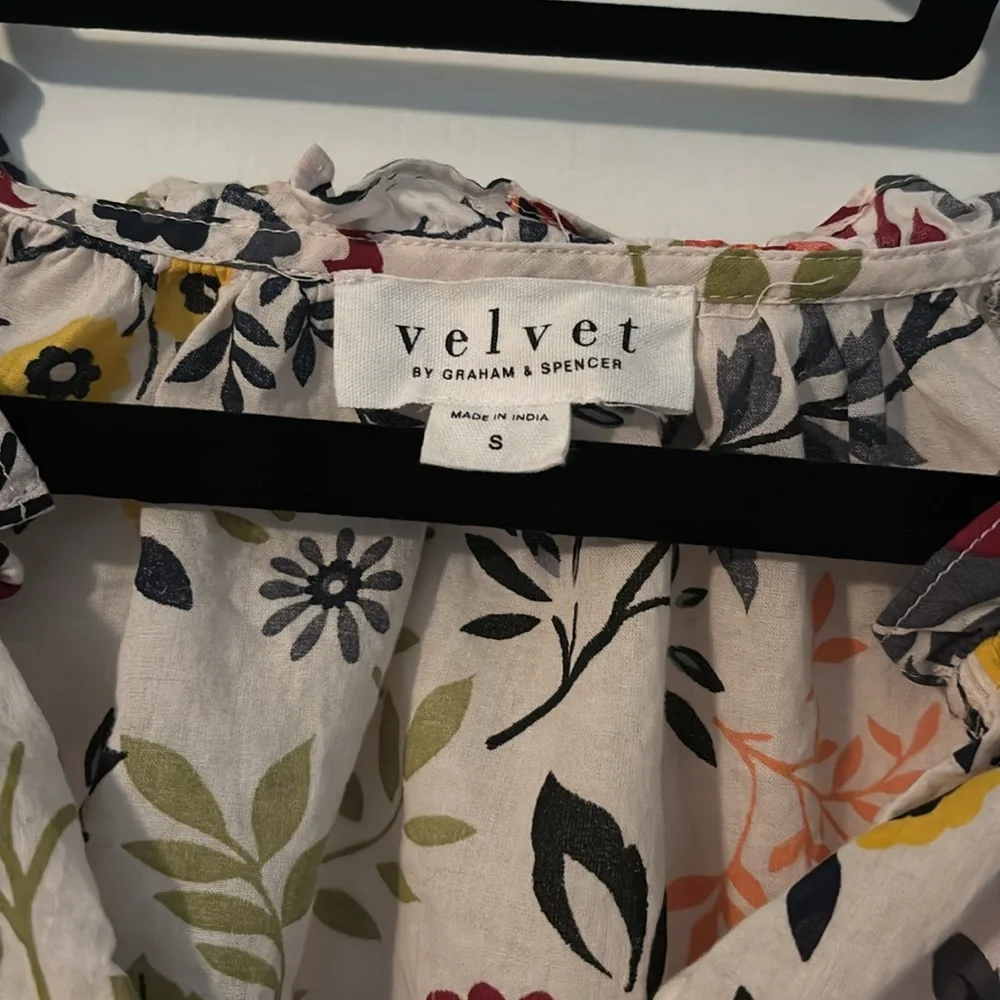 Velvet by Graham & Spencer Cream Pink Flutter Sleeve Blouse - Picture 2 of 3